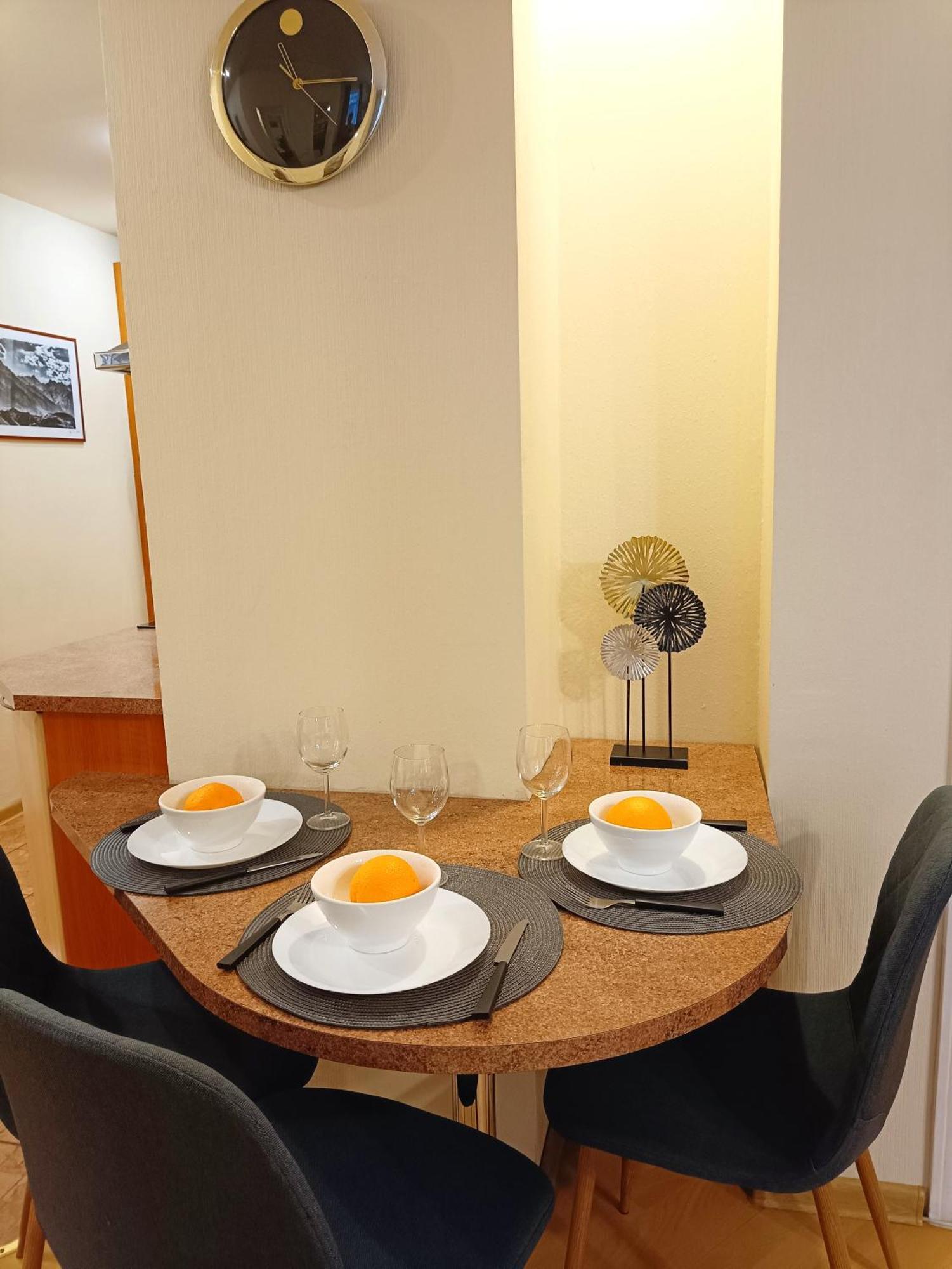 Two Bedroom Apartment In Old Town, Up To 6 Guests Riga Esterno foto