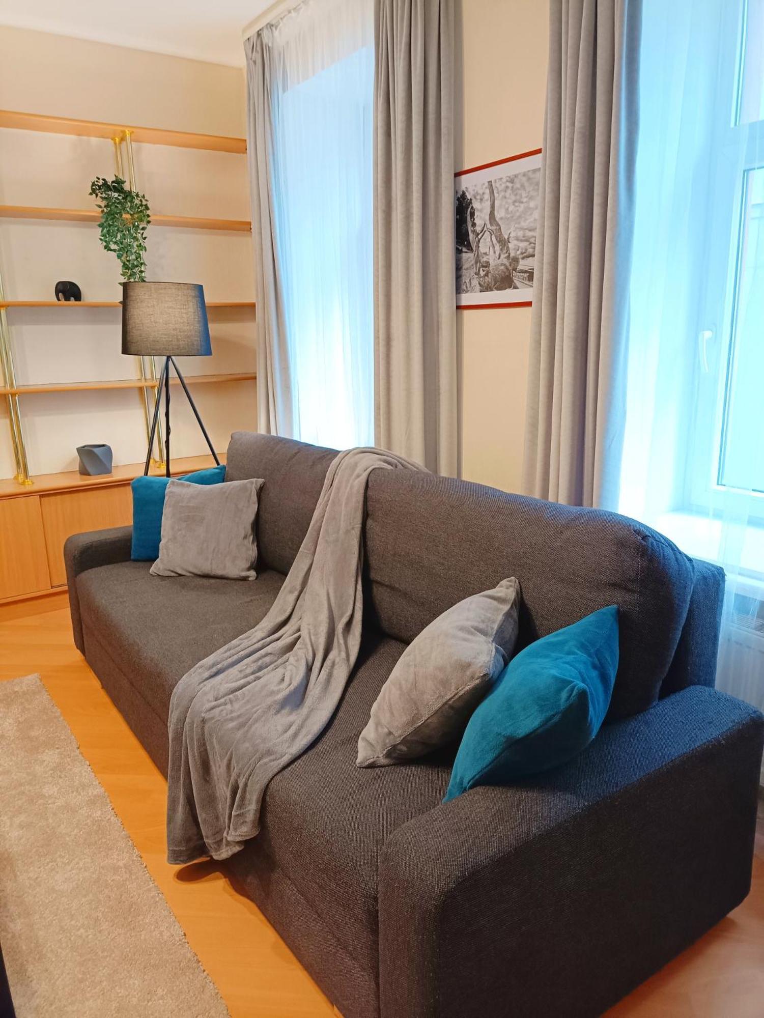 Two Bedroom Apartment In Old Town, Up To 6 Guests Riga Esterno foto